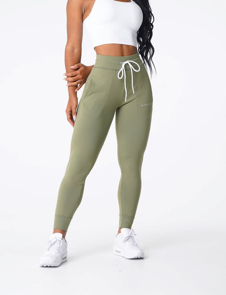 NVGTN Joggers Oliwkowe | 82397-IESN